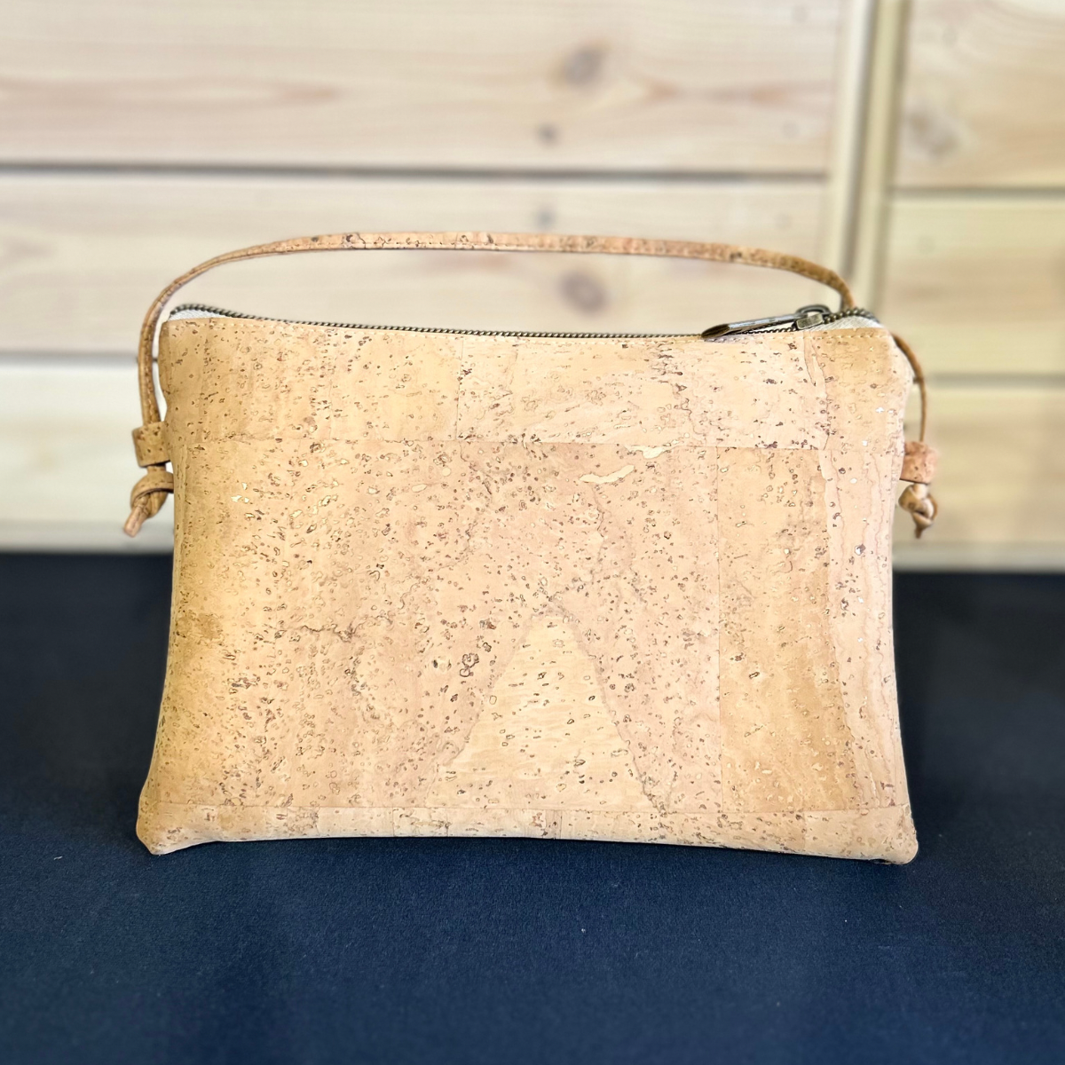 Vegan Bags – Cork Crossbody Bag with Side Details and Zipper | Montado
